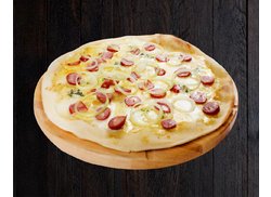 Пицца из 4-х сыров с колбасками